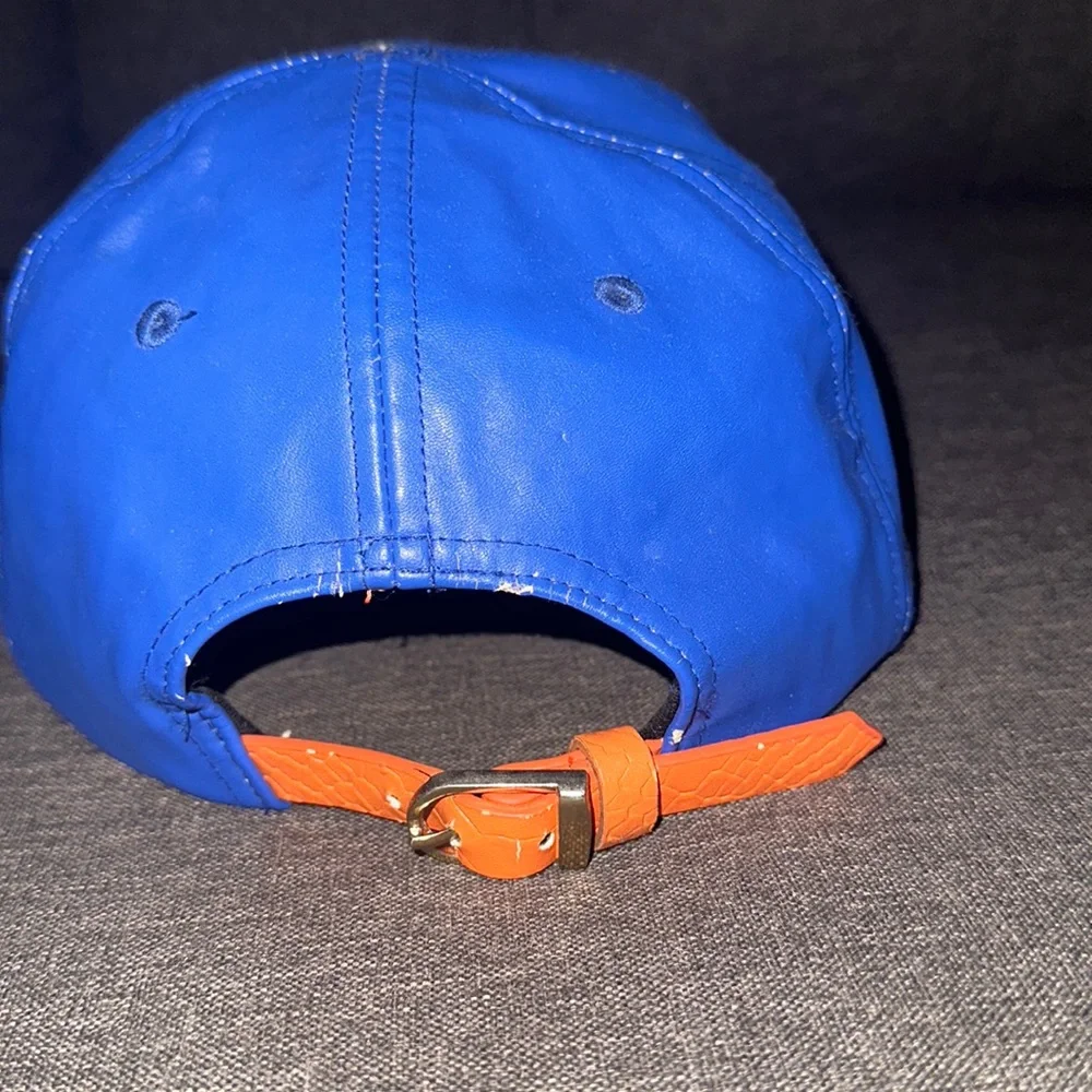 STRAP BACK - Picture 1 of 5